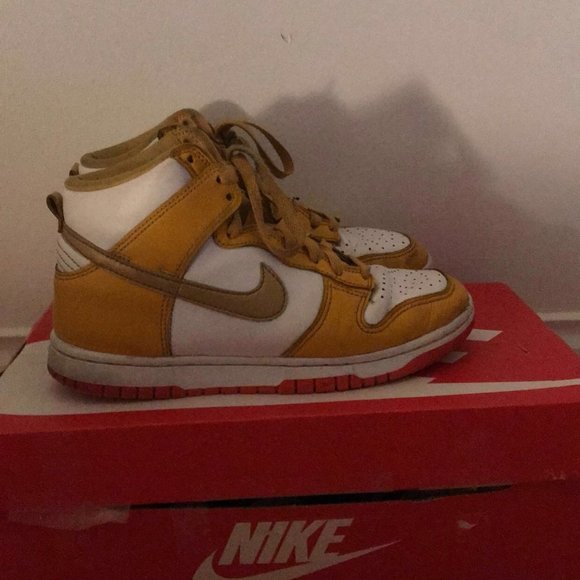 nike university dunks - Picture 2 of 4